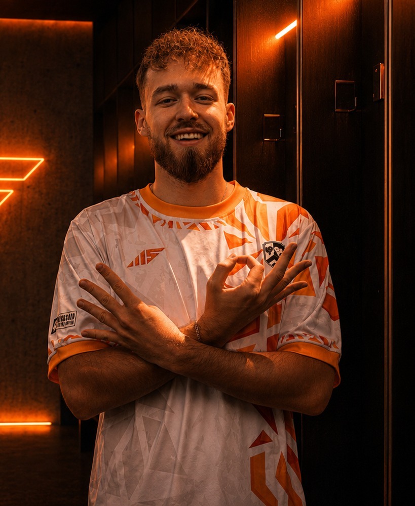 Dres MichSako x Koutinho ve studiu, creator merch FC Pískej Konec